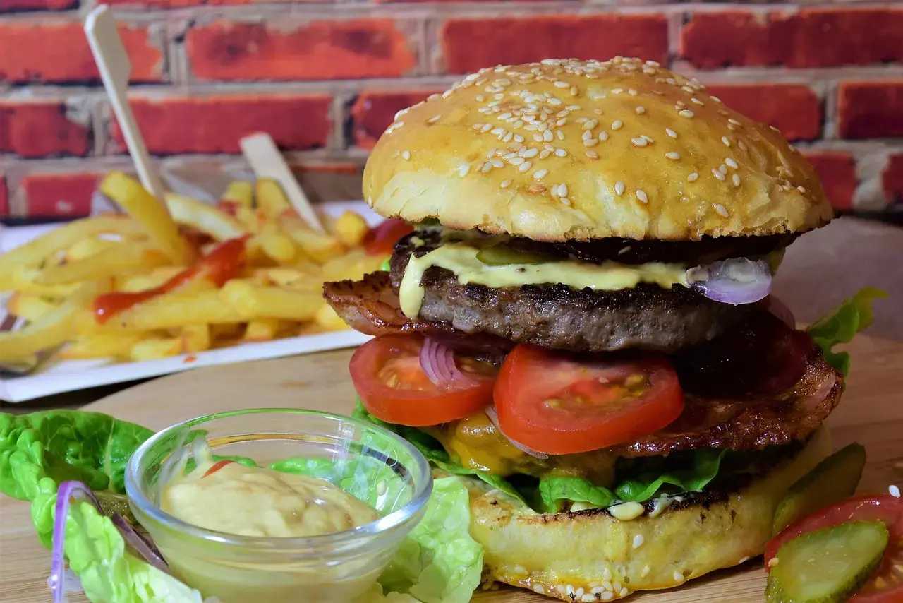 Rodzaje sera w burgerze — poznaj najsmaczniejsze opcje!